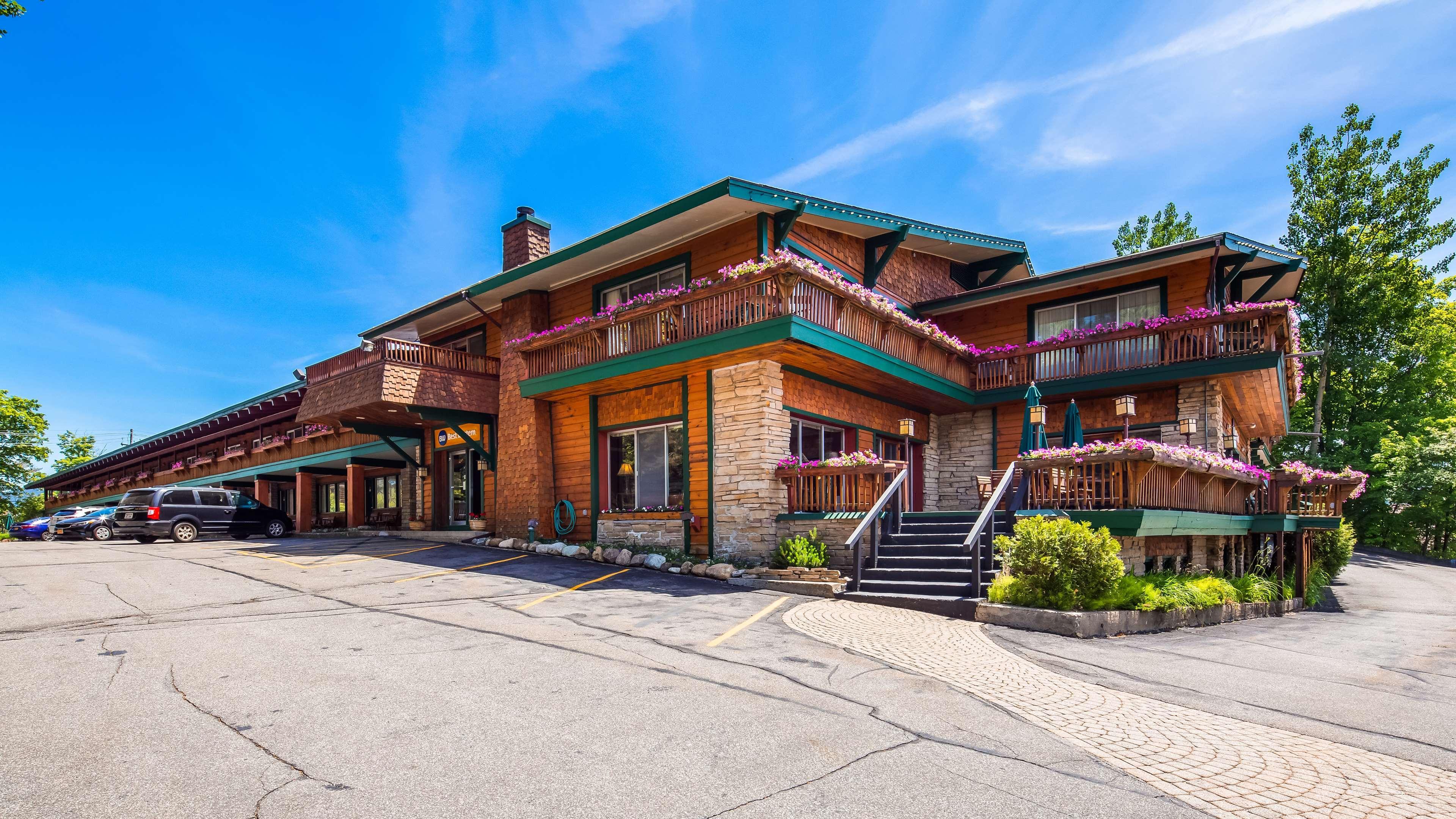 Western Adirondack Hotel 3*