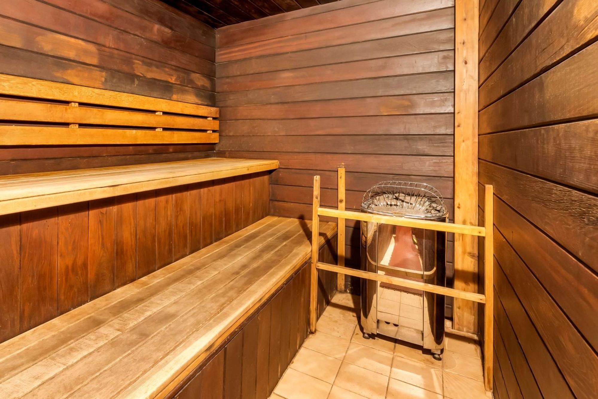 Western Adirondack Hotel 3*